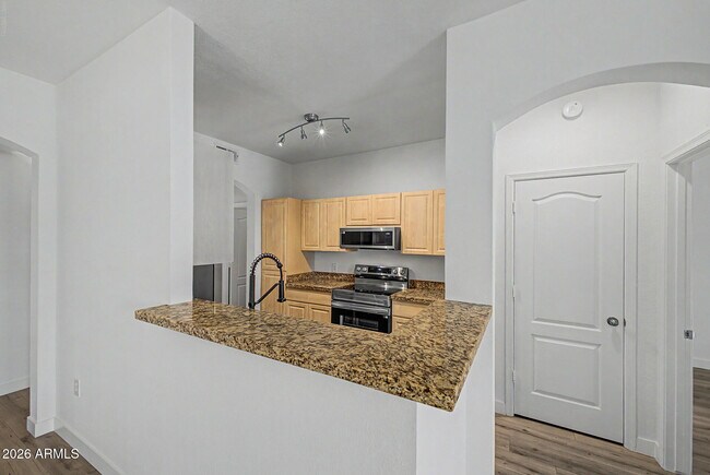 Foto del edificio - 1411 E Orangewood Ave