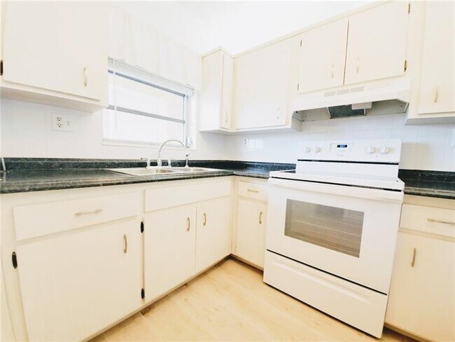 Foto del edificio - 331 SW 8th St