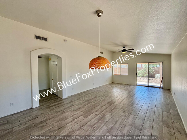 Building Photo - 2089 W Cholla Vista Dr