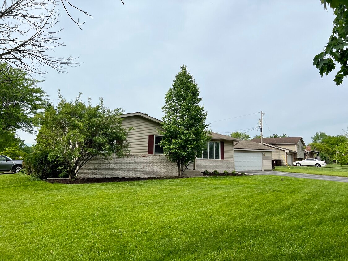 7420 W 83rd Ln, Crown Point, IN 46307 House Rental in Crown Point, IN