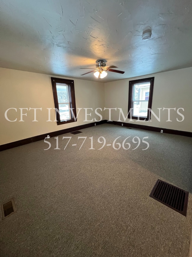 Living Room - 724 N Cochran Ave