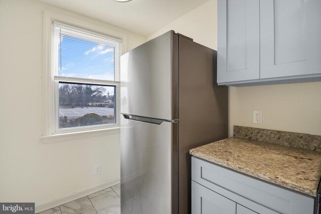 Building Photo - 666 Rively Ave