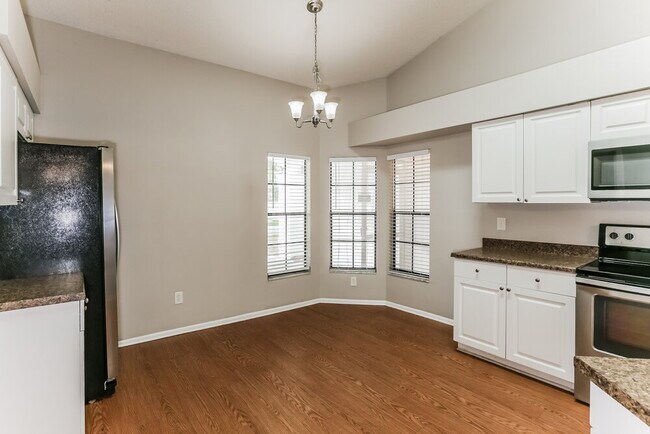 Building Photo - 11715 Lynmoor Dr