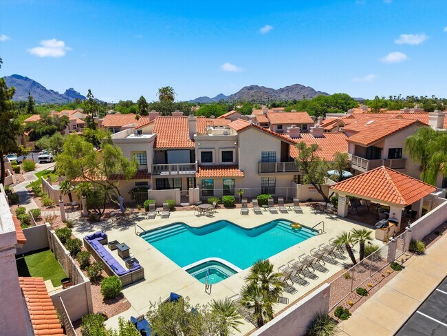 Foto del edificio - 7800 E Lincoln Dr
