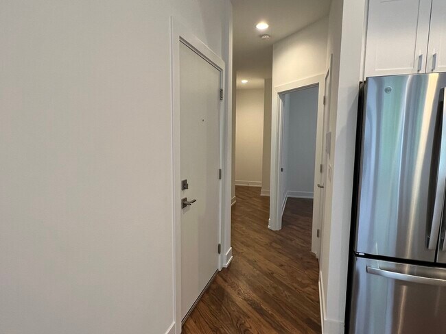 Building Photo - 2217 W Chicago Ave