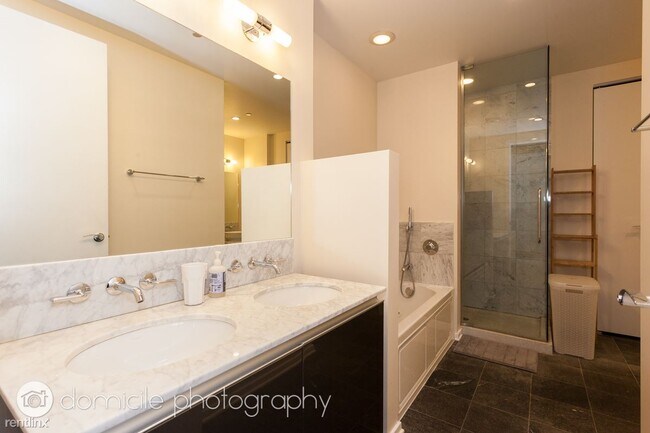 Foto del edificio - 1 br, 1 bath Condo - 600 N Fairbanks Ct Un...