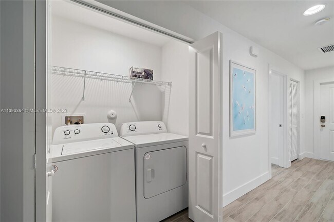 Foto del edificio - 515 Lilac Ct