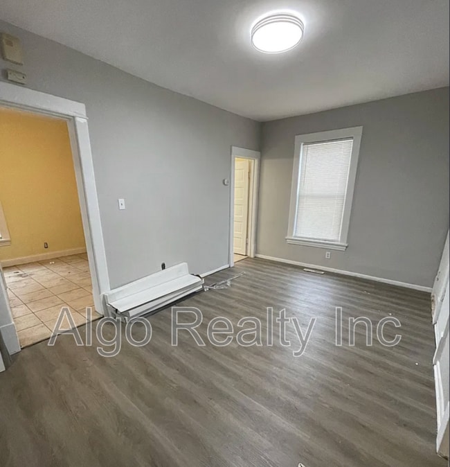 Building Photo - 2211 Queen Ave N