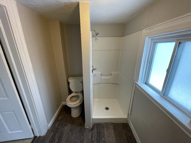 Foto del edificio - 1322 Brownell Ave