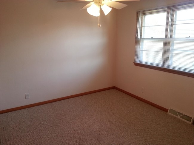 Building Photo - 1207 Royal Dr