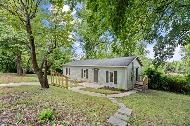 Building Photo - 2217 Cityview Ave