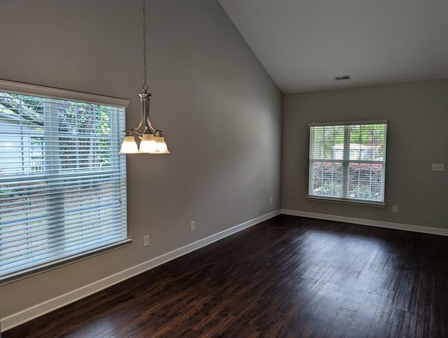 Building Photo - 128 Mackwood Rd
