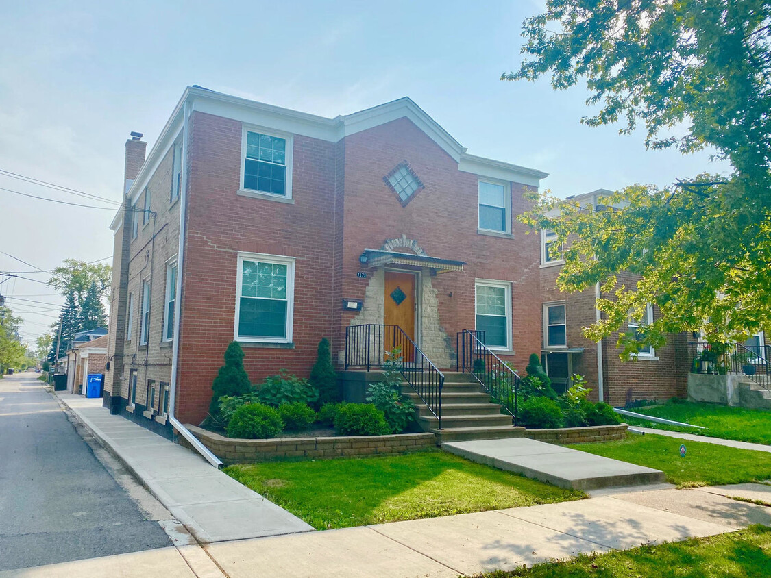 Primary Photo - 7175 W Belden Ave