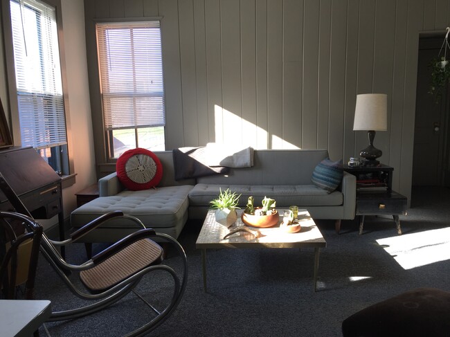 Building Photo - 303 E Livingston Ave