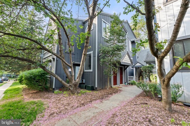 Building Photo - 33 Windbrooke Cir