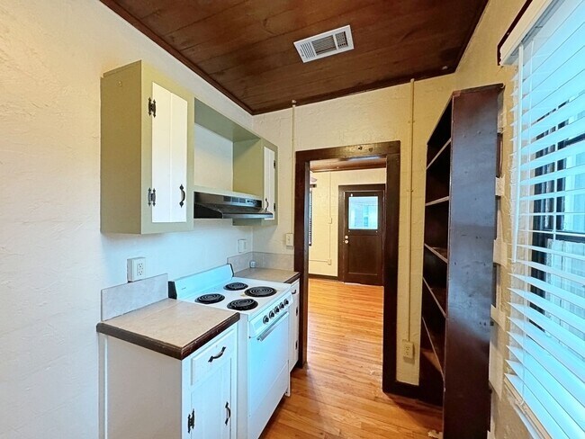 Foto del edificio - 878 Kenmore Ave