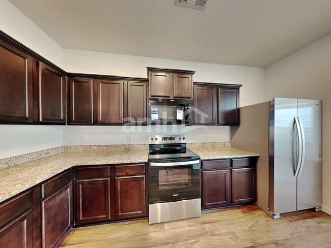 Foto del edificio - 4616 Beaver Creek Ave