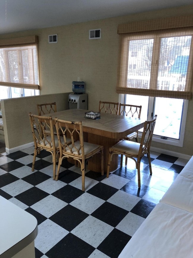 Building Photo - 409 Brookside Ave