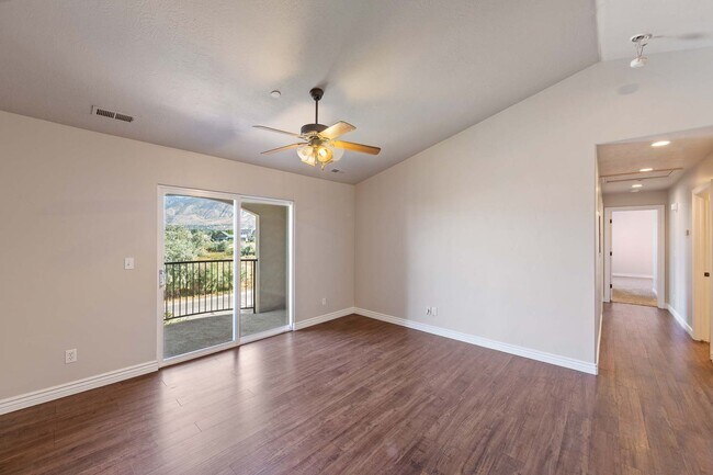 Foto del edificio - Stunning 3 bed 2 bath Condo in Pleasant Grove