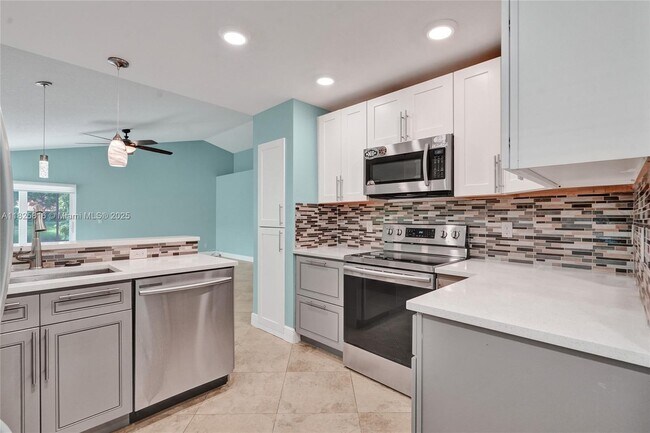 Foto del edificio - 8820 Woodside Ct