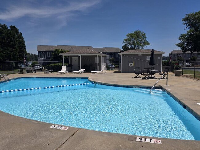 Foto del edificio - 112 Lake Ridge Dr