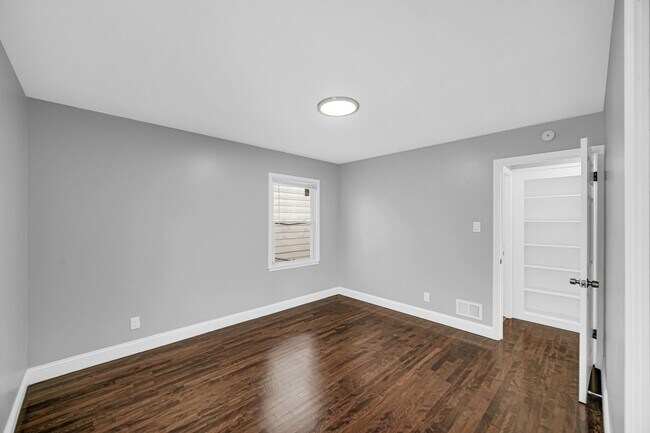 Foto del edificio - Beautifully Updated 4 beds/2baths