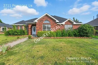 Building Photo - 2711 Primrose Ln