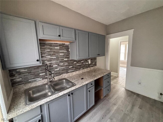 Building Photo - 7411 Cornelia Ave