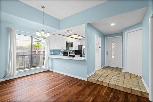 Building Photo - 2408 Windrift Way