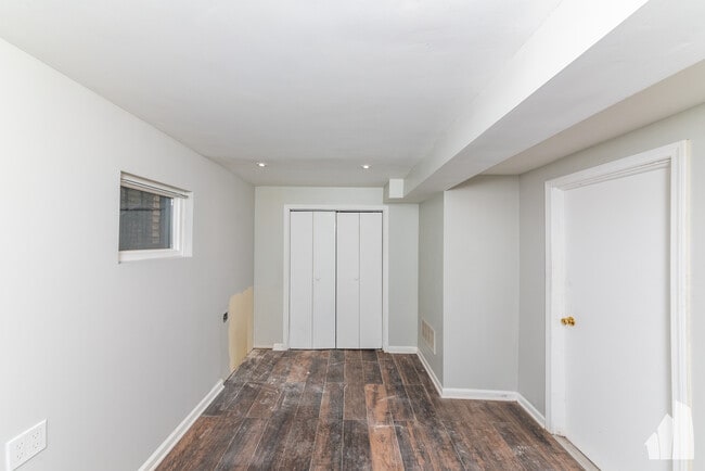 Building Photo - 3343 N Sheffield Ave