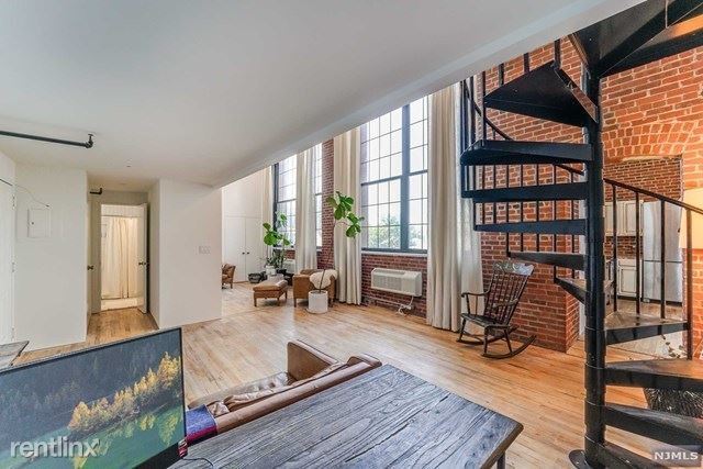 Foto del edificio - 1 br, 1 bath Condo - 366 Trenton Ave Unit 2C
