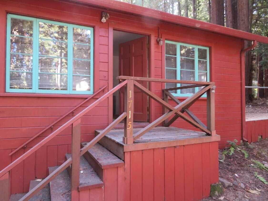 Primary Photo - 1715 Upper Scenic Dr