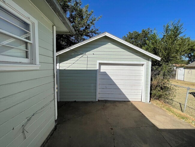 Foto del edificio - Spacious 4 bedroom home ready to rent!