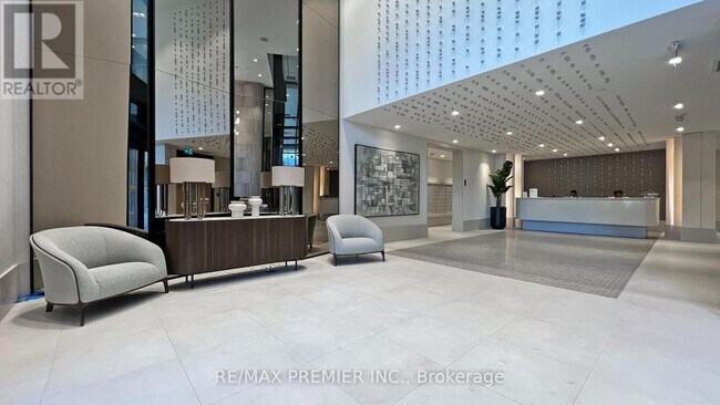 Photo du bâtiment - 2020 Bathurst St