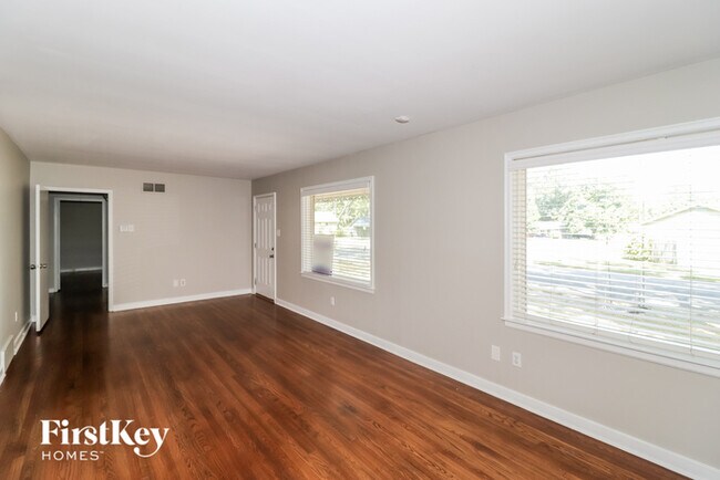 Building Photo - 4205 Charleswood Rd