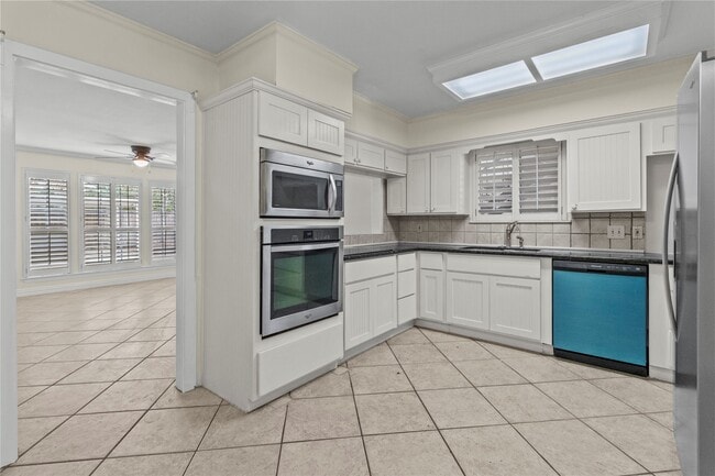 Building Photo - 4040 San Felipe St