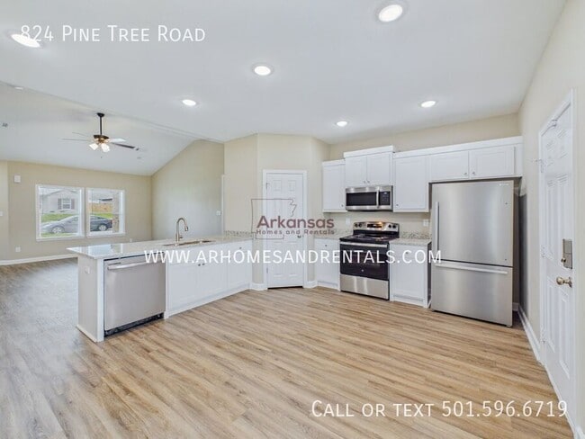 Building Photo - 824 Pine Tree Rd