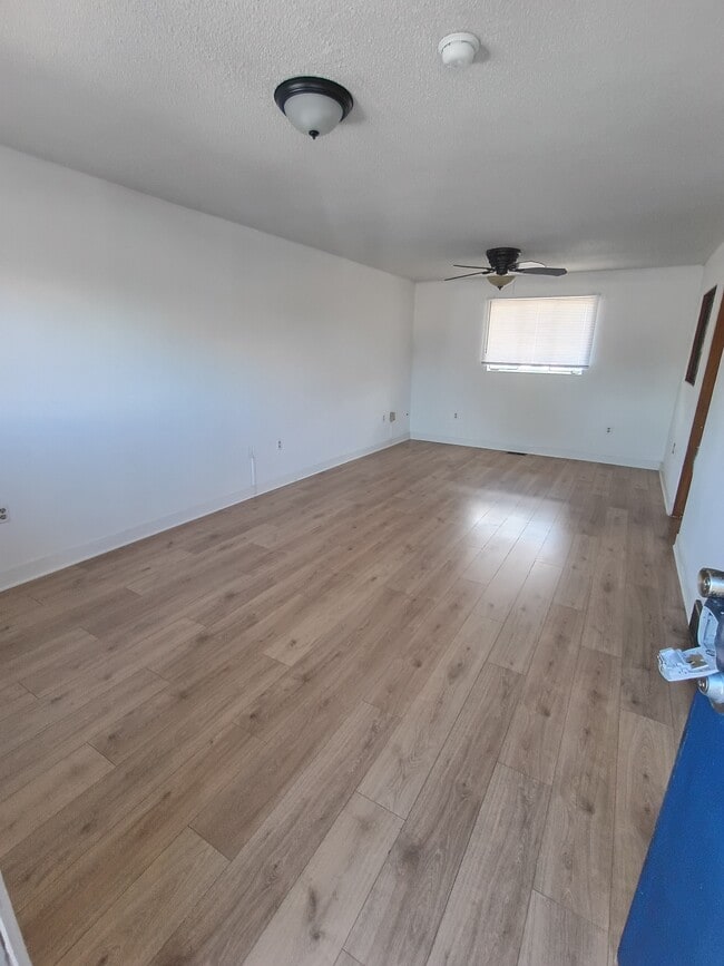 Building Photo - 615 White Ave