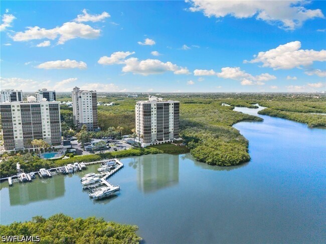 Foto del edificio - 420 Cove Tower Dr