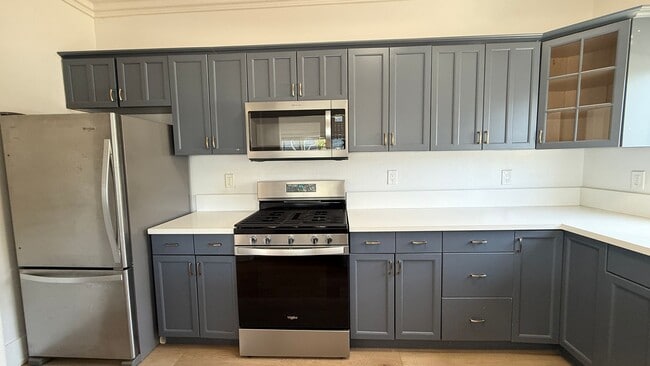 Building Photo - Mission Blvd- Beach Living- 1 bed 1 bath!