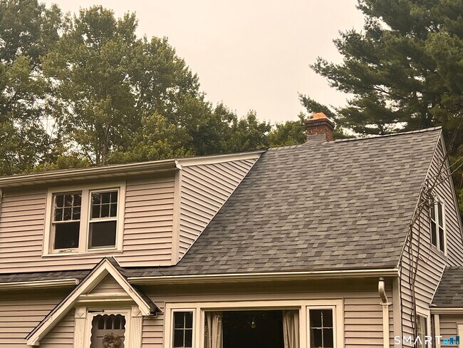 Foto del edificio - 35 McDonald Rd