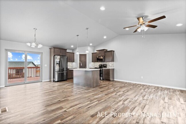 Building Photo - 304 Giants Dr