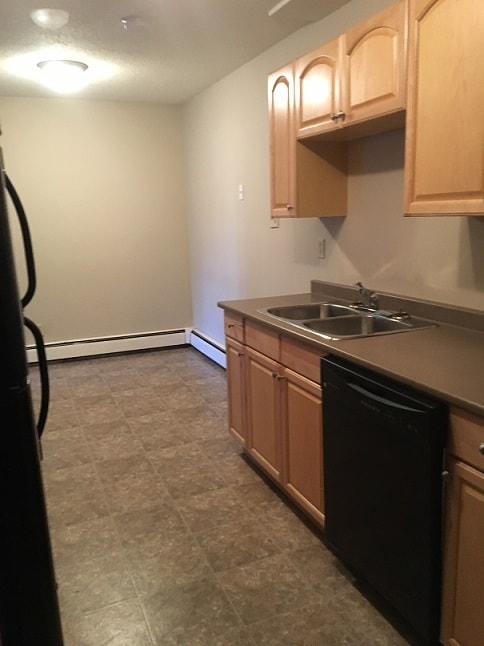 Building Photo - 2 Bed 1 Bath Unit in Red Deer, AB
