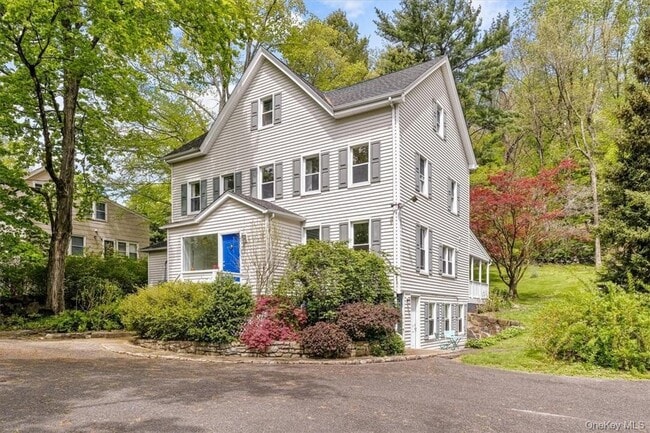 Building Photo - 25 King St