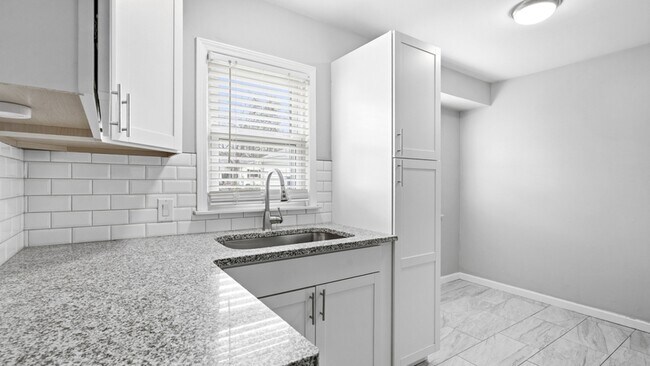 Foto del edificio - 1065 E Cross St