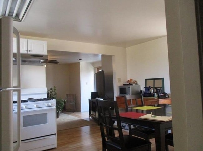 Interior Photo - 95 S 27th St