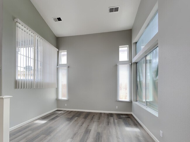Building Photo - 8450 Amaryllis Ct