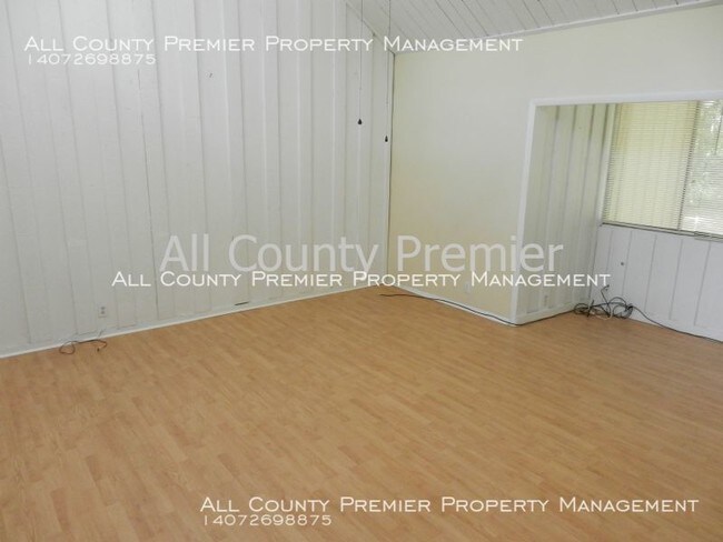 Foto del edificio - 235 Crown Oaks Way