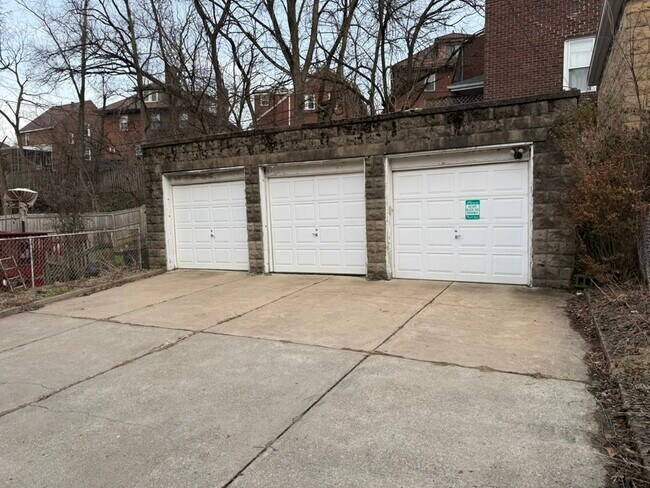 Foto del edificio - 3518 Beechwood Blvd