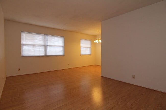 Photo - Spacious 1 bedroom 1 bath - AVAILABLE NOW Apartment